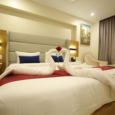 Sri Sri Sri Hotel Khammam Exteriör bild