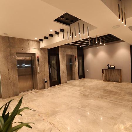 Sri Sri Sri Hotel Khammam Exteriör bild