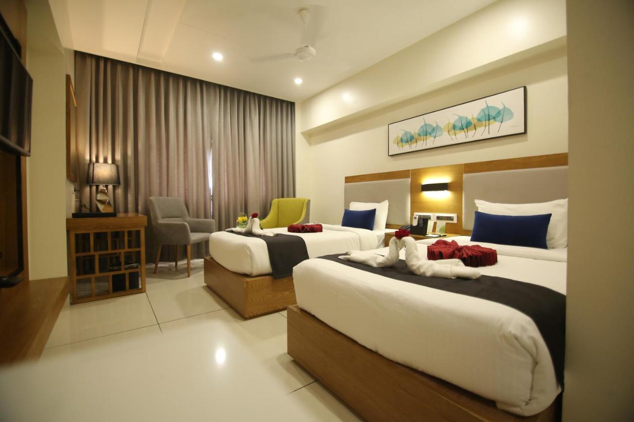 Sri Sri Sri Hotel Khammam Exteriör bild