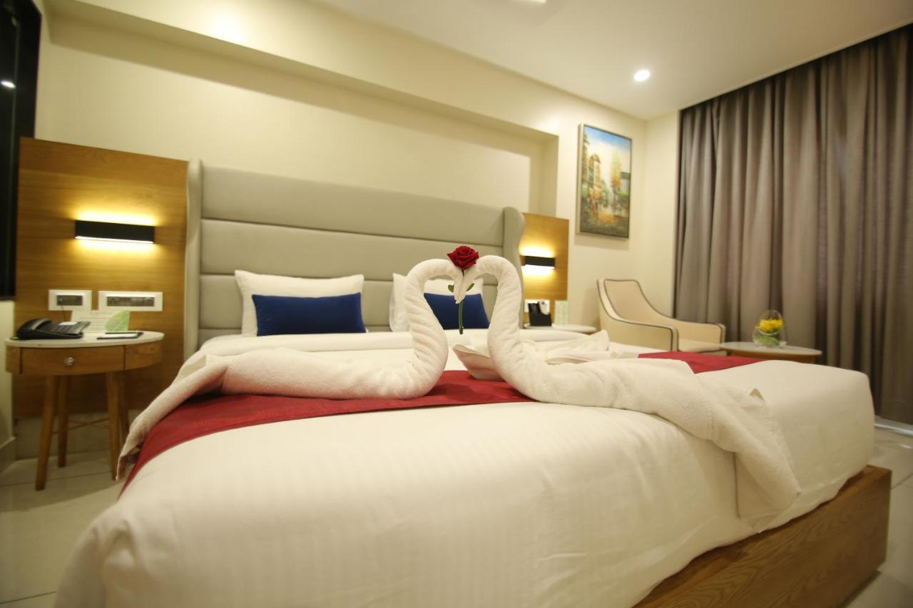 Sri Sri Sri Hotel Khammam Exteriör bild