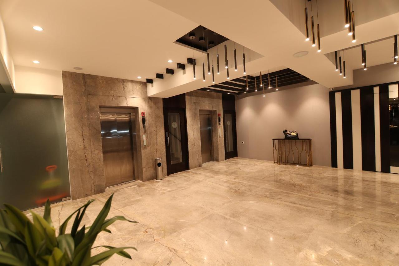 Sri Sri Sri Hotel Khammam Exteriör bild
