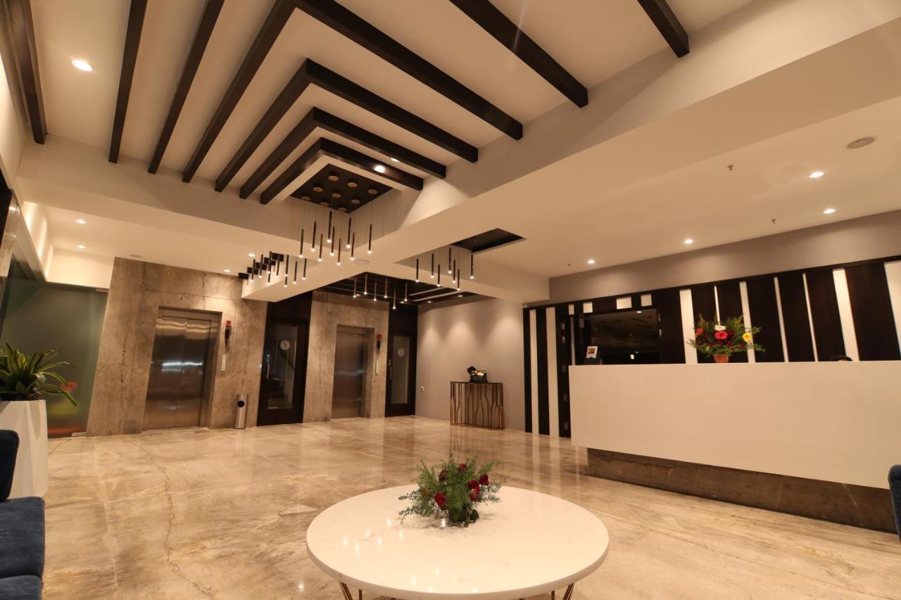 Sri Sri Sri Hotel Khammam Exteriör bild