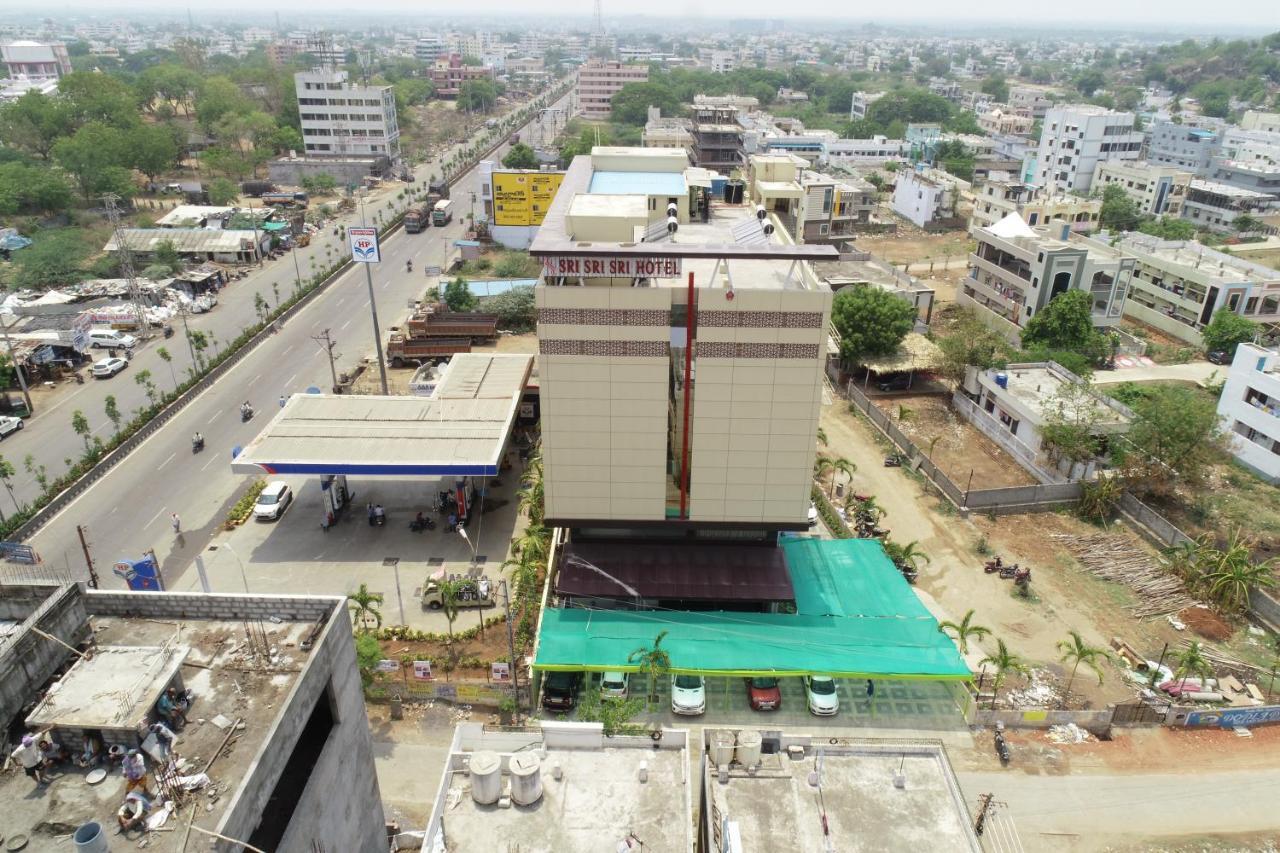 Sri Sri Sri Hotel Khammam Exteriör bild
